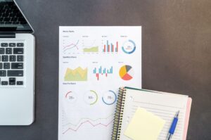 Dashboard analitik dan grafik metrik marketing