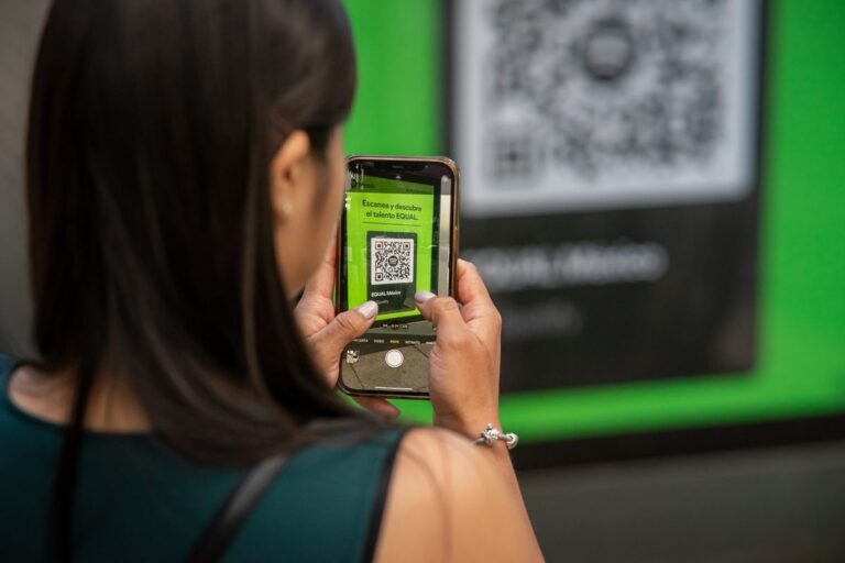 Cara Membuat QR Code Gratis (dengan Logo & Bisa Dilacak)