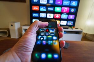 Aplikasi streaming subscription di smartphone dan smart TV