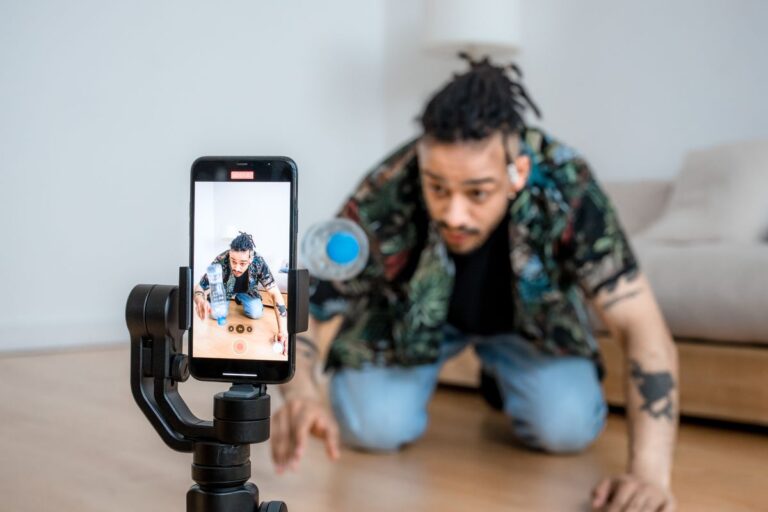 Membedah Algoritma Instagram vs TikTok 2026: Sinyal, Cara Kerja & Apa yang Bikin Konten Naik