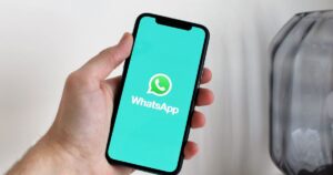 Ilustrasi chatbot WhatsApp AI untuk bisnis